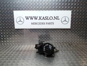 Used Power steering pump Mercedes E (W212) E-200 CDI 16V BlueEfficiency,BlueTEC Price € 100,00 Margin scheme offered by kaslo auto parts