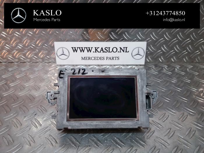 Begagnade Innerdisplay Mercedes E (W212) E-200 CDI 16V BlueEfficiency,BlueTEC Pris € 50,00 Marginaltabell erbjuds av kaslo auto parts