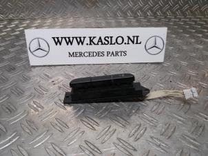 Usados Interruptor PDC Mercedes SL (R230) Precio € 30,00 Norma de margen ofrecido por kaslo auto parts