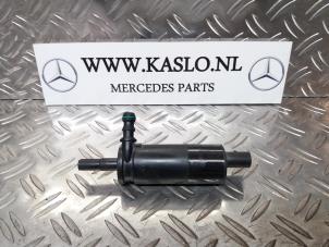 Used Headlight washer pump Mercedes S (W221) Price € 25,00 Margin scheme offered by kaslo auto parts