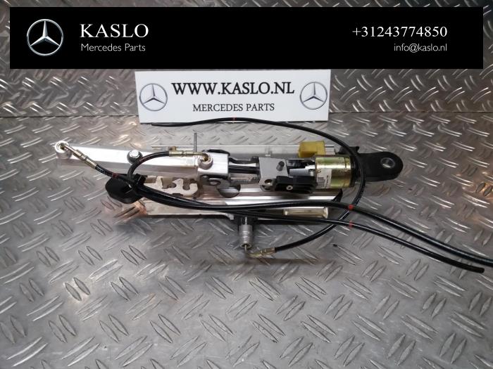 Begagnade Störtbåge Mercedes SL (R230) 5.0 SL-500 V8 24V Pris på förfrågan erbjuds av kaslo auto parts