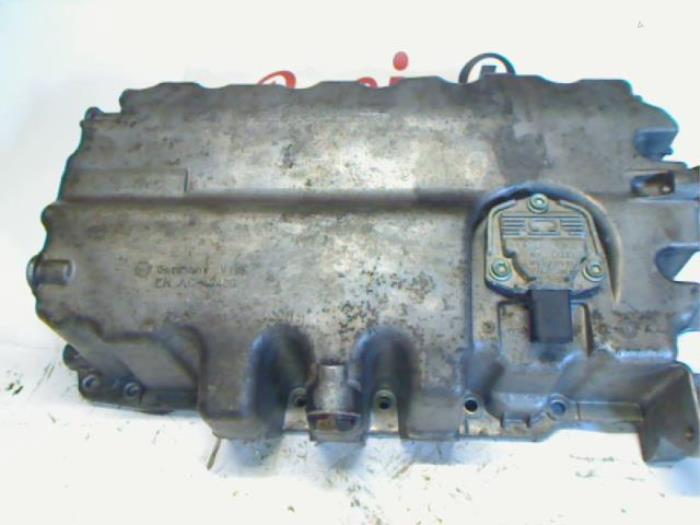 Usagé Couvercle carter Volkswagen Golf V (1K1) 2.0 TDI DPF Prix € 25,00 Règlement à la marge proposé par Rooie Ben autodemontage