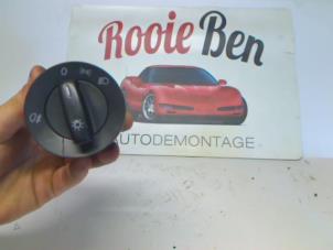 Usagé Commutateur lumière Volkswagen Touran (1T3) 1.6 TDI 16V Prix sur demande proposé par Rooie Ben autodemontage