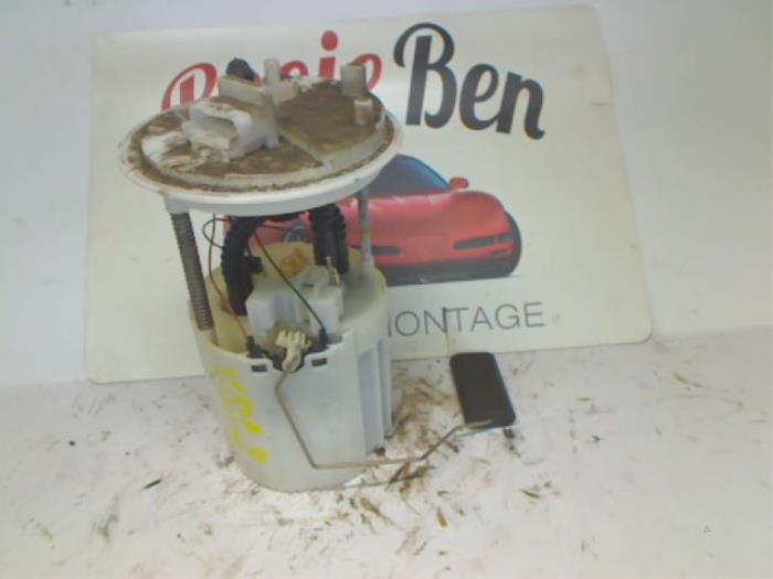 Usagé Pompe essence Opel Corsa D 1.4 16V Twinport Prix € 14,00 Règlement à la marge proposé par Rooie Ben autodemontage