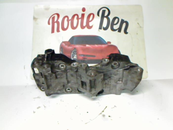 Usagé Support dynamo bas BMW 1 serie (F20) 118d 2.0 16V Prix € 45,00 Règlement à la marge proposé par Rooie Ben autodemontage