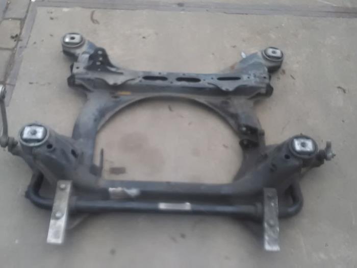 Begagnade Underram Volkswagen Touareg (7PA/PH) 4.2 TDI V8 DPF 32V Pris € 50,00 Marginaltabell erbjuds av Rooie Ben autodemontage