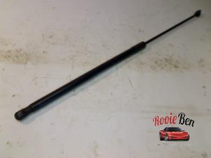 Used Bonnet gas strut, left Volkswagen Touareg (7PA/PH) 3.0 TDI V6 24V BlueMotion Technology DPF Price on request offered by Rooie Ben autodemontage