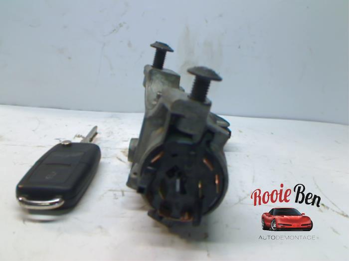 Ignition lock + key from a Volkswagen Golf IV (1J1) 1.6 16V 2003