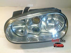 Used Headlight, left Volkswagen Golf IV (1J1) 2.3 V5 GTI Price € 40,00 Margin scheme offered by Rooie Ben autodemontage