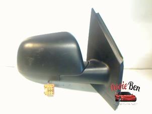 Used Wing mirror, right Volkswagen Polo IV (9N1/2/3) 1.4 16V Price € 25,00 Margin scheme offered by Rooie Ben autodemontage