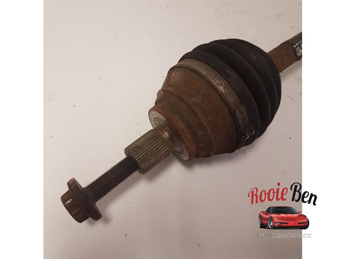CV joint, front from a Volkswagen Touran (1T3) 1.6 TDI 16V 2013