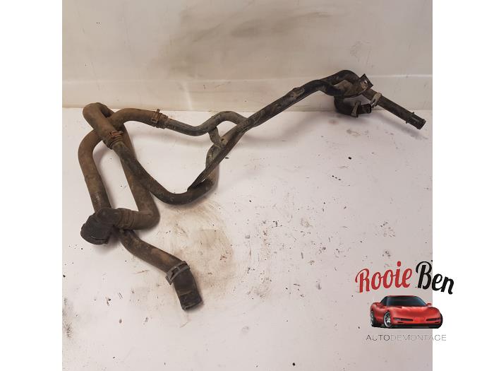 Water pipe from a Volkswagen Touran (1T3) 1.6 TDI 16V 2013