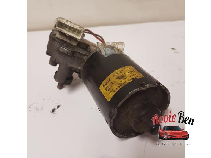 Front wiper motor from a Peugeot Partner 1.9 D 2005