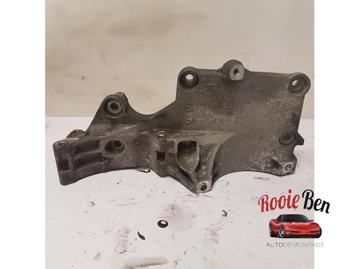 Usagé Support dynamo bas Volkswagen Touran (1T1/T2) 1.9 TDI 105 Euro 3 Prix € 35,00 Règlement à la marge proposé par Rooie Ben autodemontage