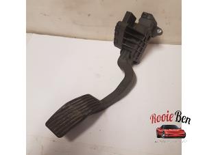 Used Accelerator pedal Opel Corsa D 1.3 CDTi 16V ecoFLEX Price on request offered by Rooie Ben autodemontage