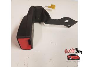 Used Rear seatbelt buckle, right Mercedes E (W212) E-200 CDI 16V BlueEfficiency,BlueTEC Price on request offered by Rooie Ben autodemontage