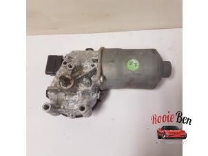 Used Front wiper motor Hyundai i10 (B5) 1.0 12V Price on request offered by Rooie Ben autodemontage