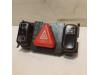 Bouton de warning d'un Mercedes E Combi (S210), 1996 / 2003 2.0 E-200 16V, Combi, Essence, 1.998cc, 100kW (136pk), RWD, M111942, 1996-06 / 2000-08, 210.235 1997