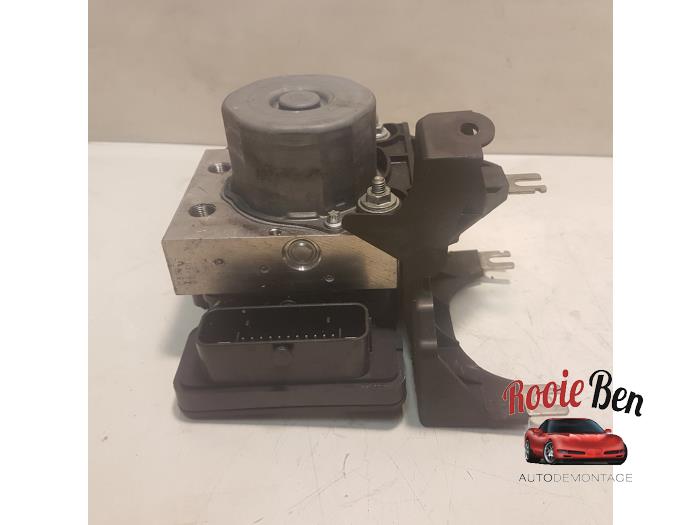 Usagé Bloc ABS Mercedes B (W246/W242) 1.6 B-180 BlueEFFICIENCY Turbo 16V Prix € 60,00 Règlement à la marge proposé par Rooie Ben autodemontage