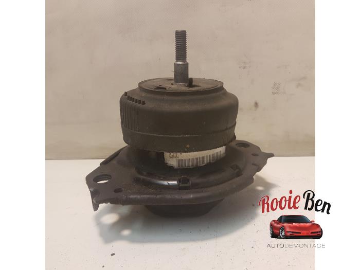 Used Engine mount Jeep Grand Cherokee (WK/WK2) 3.0 CRD V6 24V Price € 25,00 Margin scheme offered by Rooie Ben autodemontage