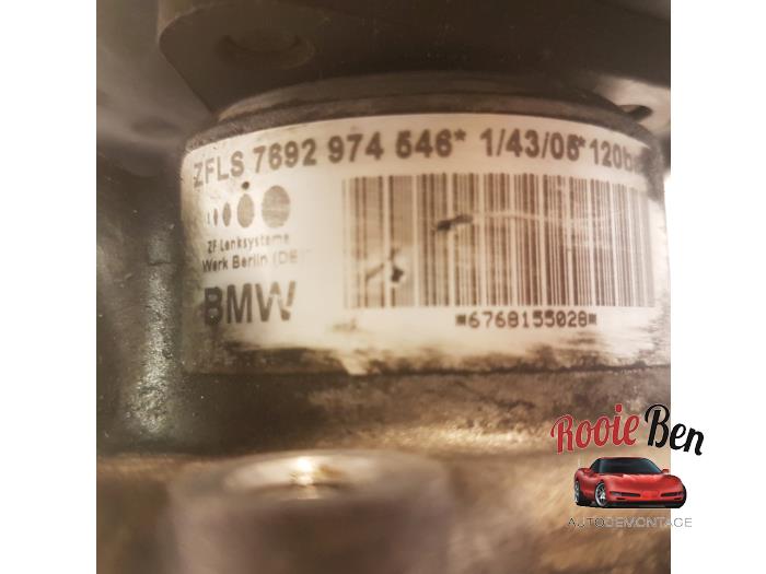 Power steering pump from a BMW 3 serie Touring (E91) 320d 16V Corporate Lease 2006