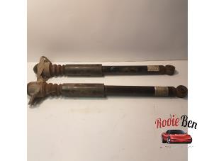 Used Shock absorber kit Volkswagen Tiguan (5N1/2) 2.0 TDI 16V 4Motion Price on request offered by Rooie Ben autodemontage