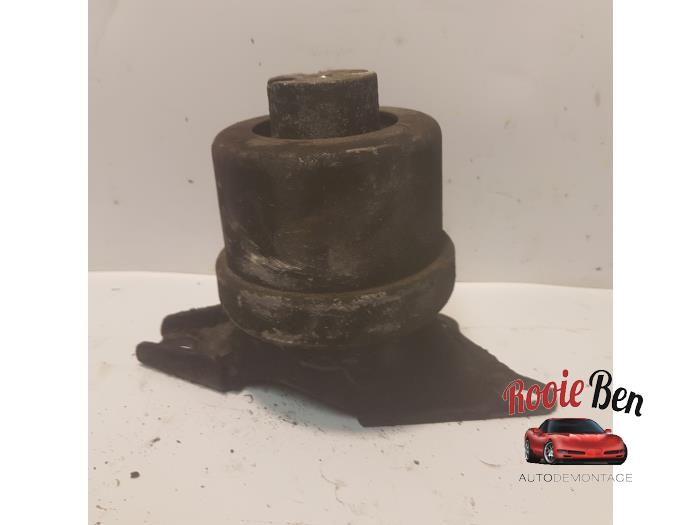 Usagé Support moteur Volkswagen Transporter T5 2.5 TDi Prix € 20,00 Règlement à la marge proposé par Rooie Ben autodemontage