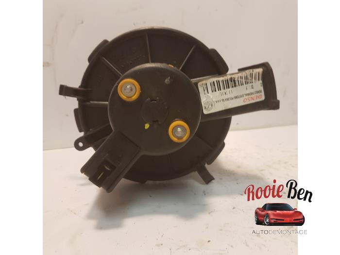 Heating and ventilation fan motor from a Fiat 500 (312) 1.4 16V 2010