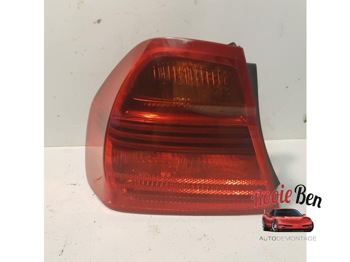 Taillight, left from a BMW 3 serie (E90) 320i 16V Corporate Lease 2009