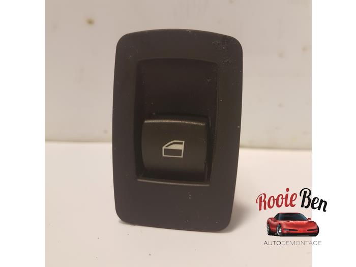 Electric window switch from a BMW 3 serie (E90) 320i 16V Corporate Lease 2009