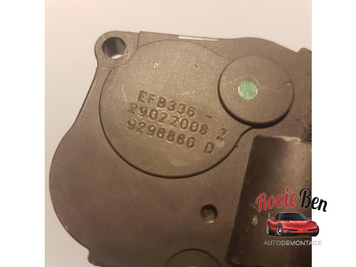 Heater valve motor from a BMW 3 serie (E90) 320i 16V Corporate Lease 2009