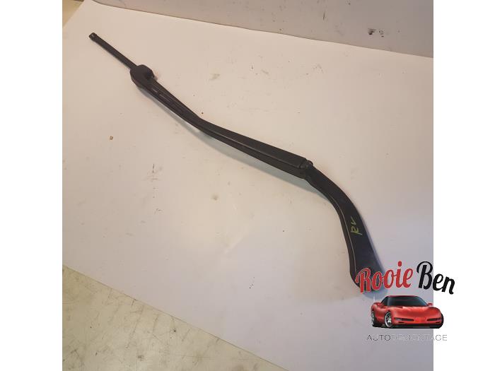 Front wiper arm from a BMW 3 serie (E90) 320i 16V Corporate Lease 2009