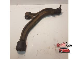 Used Front lower wishbone, right Chrysler Voyager/Grand Voyager (RG) 2.8 CRD 16V Autom. Price on request offered by Rooie Ben autodemontage