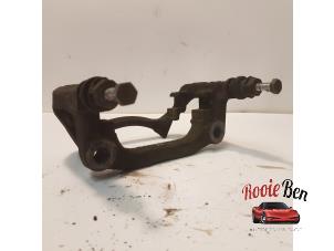 Used Front brake calliperholder, right Mercedes B (W246,242) 1.6 B-180 BlueEFFICIENCY Turbo 16V Price on request offered by Rooie Ben autodemontage