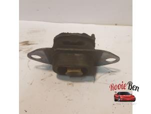 Engine mount from a Renault Twingo III (AH) 1.0 SCe 70 12V 2016
