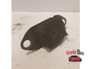 Engine mount from a Renault Twingo III (AH) 1.0 SCe 70 12V 2016