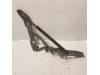 Boot lid hinge from a BMW 3 serie (E90), 2005 / 2011 320i 16V Corporate Lease, Saloon, 4-dr, Petrol, 1.995cc, 120kW (163pk), RWD, N43B20A, 2007-03 / 2011-12, PG31; VF91 2009