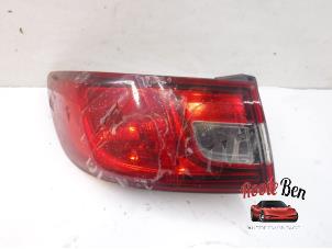 Used Taillight, left Renault Clio IV (5R) 0.9 Energy TCE 90 12V Price on request offered by Rooie Ben autodemontage