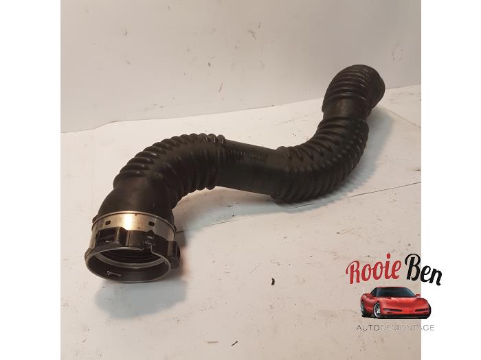 Gebrauchte Intercooler Schlauch Mercedes B (W246/W242) 1.6 B-180 BlueEFFICIENCY Turbo 16V Preis € 25,00 Margenregelung angeboten von Rooie Ben autodemontage