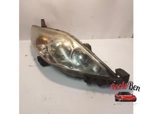 Used Headlight, right Mazda 5 (CR19) 1.8i 16V Price on request offered by Rooie Ben autodemontage