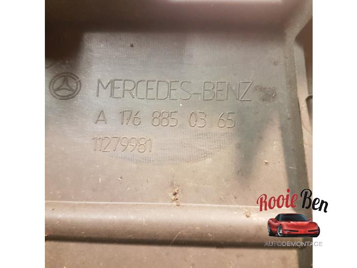 Grillleiste van een Mercedes-Benz A (W176) 1.5 A-180 CDI, A-180d 16V 2014
