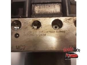 Bloc ABS d'un Nissan Micra (K12) 1.4 16V 2007