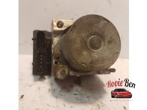 Bloc ABS d'un Nissan Micra (K12) 1.4 16V 2007