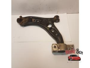 Used Front lower wishbone, left Volkswagen Tiguan (5N1/2) 2.0 TDI 16V 4Motion Price on request offered by Rooie Ben autodemontage