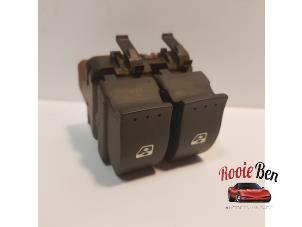 Used Electric window switch Renault Scénic II (JM) 1.9 dCi 120 Price € 5,00 Margin scheme offered by Rooie Ben autodemontage