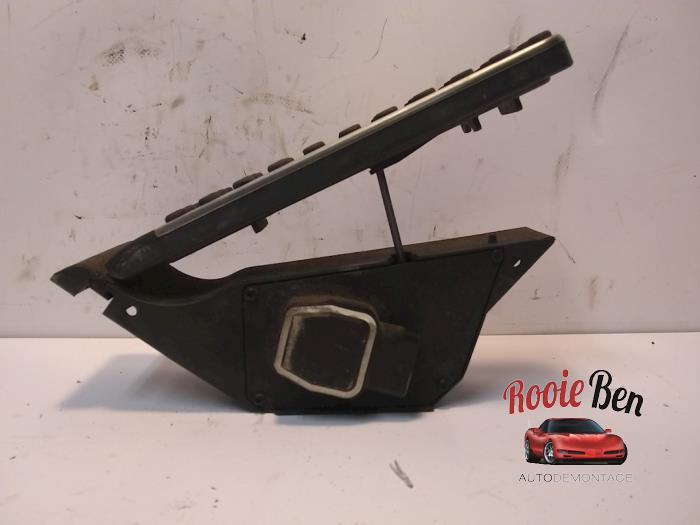 Accelerator pedal from a Mercedes-Benz C (W204) 2.2 C-220 CDI 16V 2008