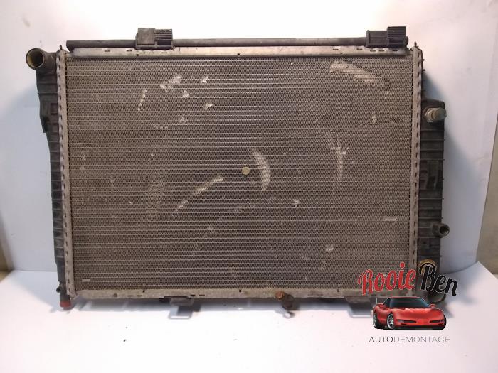 Radiator from a Mercedes-Benz C (W204) 2.2 C-220 CDI 16V 2008