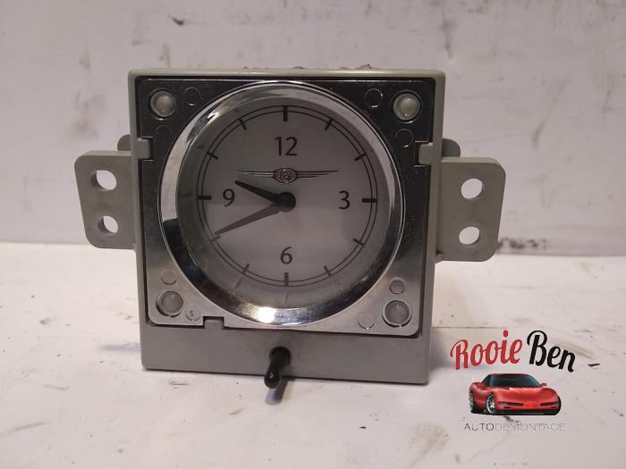 Clock Chrysler 300 C 0586003091 DENSO Rooie Ben autodemontage