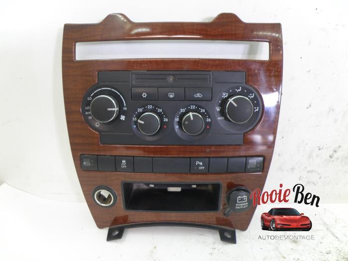 Heater control panel from a Jeep Grand Cherokee (WH/WK) 3.0 CRD V6 24V DPF 2007