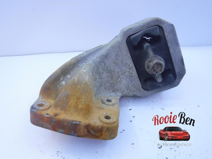 Used Engine mount Jeep Grand Cherokee (WH/WK) 3.0 CRD V6 24V DPF Price € 25,00 Margin scheme offered by Rooie Ben autodemontage